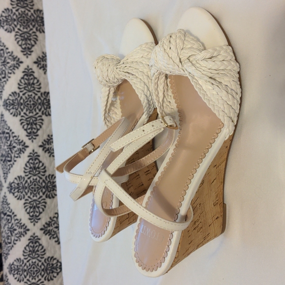 NWT Crown & Ivey Wedge Sandals - Picture 3 of 5